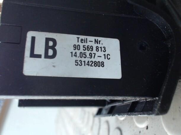 Foto: LICHTSCHALTER eines Opel Vectra 1.6 Caravan GLX