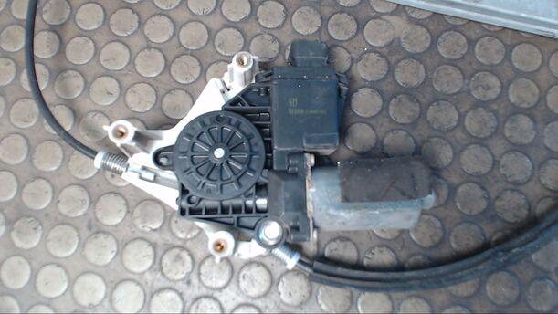 Foto: FENSTERHEBER HINTEN LINKS eines Mitsubishi Carisma 1600 CD