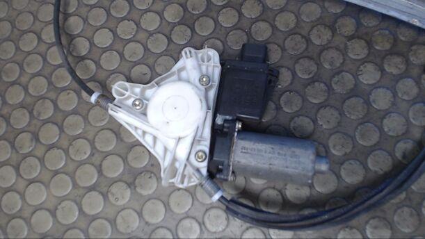 Foto: FENSTERHEBER HINTEN RECHTS eines Mitsubishi Carisma 1600 CD