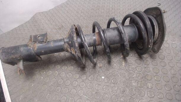 Foto: FEDERBEIN VORN LINKS eines Mitsubishi Carisma 1600 CD