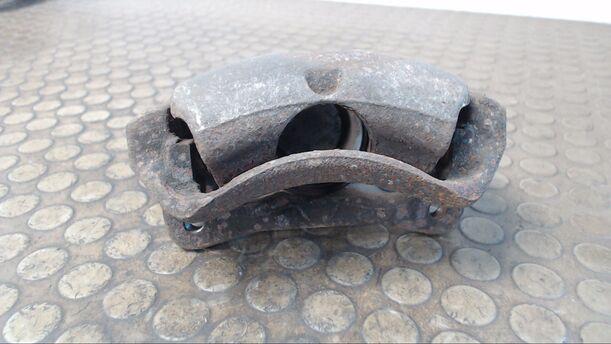 Foto: BREMSSATTEL VORNE RECHTS eines Mitsubishi Carisma 1600 CD