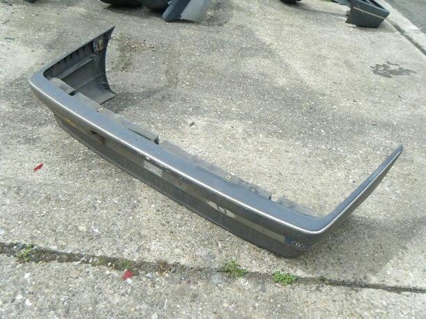 Foto: STOßSTANGE / STOSSFÄNGER HINTEN eines Peugeot 405 GLX