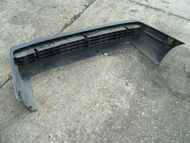 Foto: STOßSTANGE / STOSSFÄNGER HINTEN eines Peugeot 405 GLX
