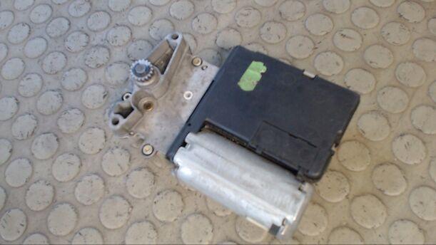 Foto: SCHIEBEDACHMOTOR eines Audi A4 1.8 CD