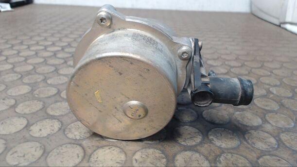 Foto: VAKUUMPUMPE eines Mitsubishi Carisma 1.9 DI-D CD