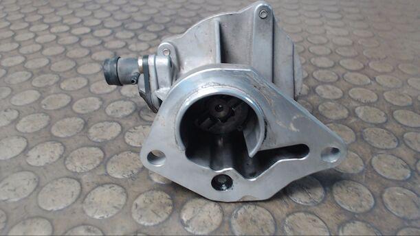 Foto: VAKUUMPUMPE eines Mitsubishi Carisma 1.9 DI-D CD
