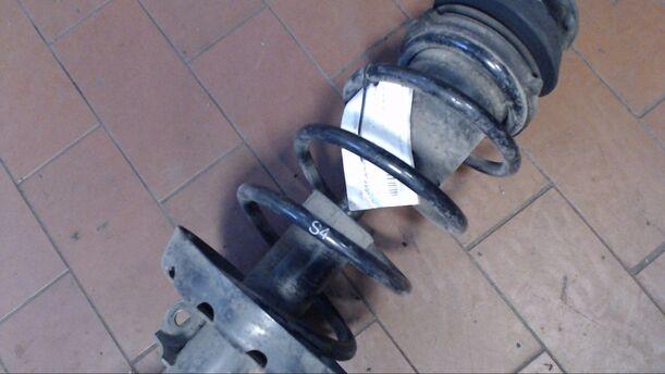 Foto: FEDERBEIN VORN RECHTS eines Opel Astra 1.2 CD