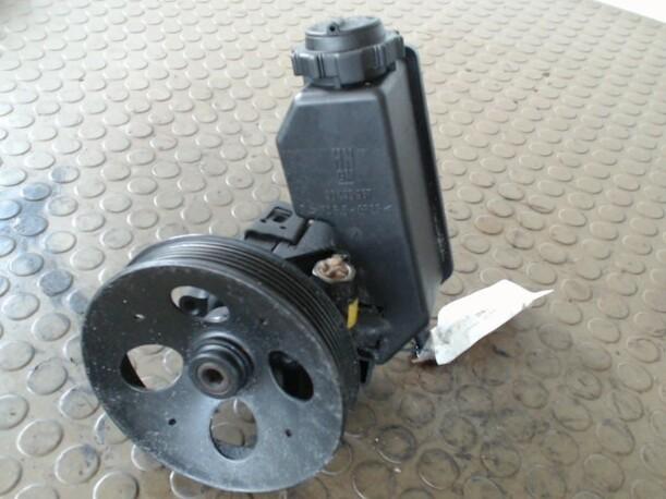 Foto: LENKGETRIEBEPUMPE eines Opel Vectra 1.6 CD