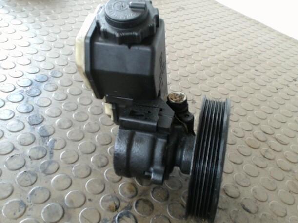 Foto: LENKGETRIEBEPUMPE eines Opel Vectra 1.6 CD