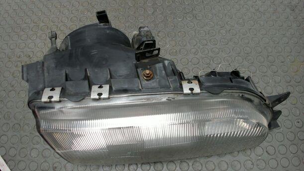 Foto: SCHEINWERFER RECHTS ( LWR / ZUSATZSCHEINWERFER ) eines Ford Sierra Turnier CD