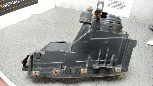 Foto: SCHEINWERFER RECHTS ( LWR / ZUSATZSCHEINWERFER ) eines Ford Sierra Turnier CD