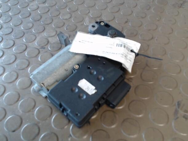 Foto: SCHIEBEDACHMOTOR eines Opel Vectra 1.8 CD
