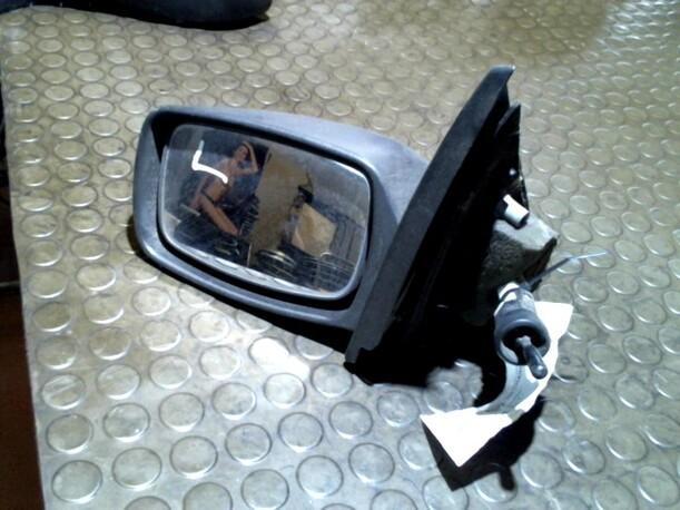 Foto: AUSSENSPIEGEL LINKS MECH. INNENVERSTB. eines Ford Escort Turnier CD