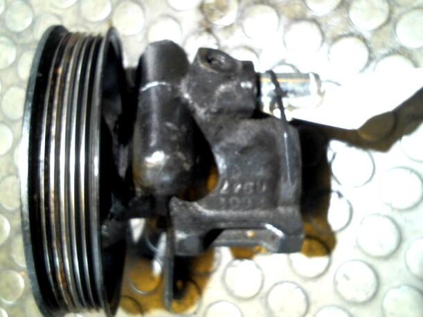 Foto: LENKGETRIEBEPUMPE eines Opel Senator B GLS