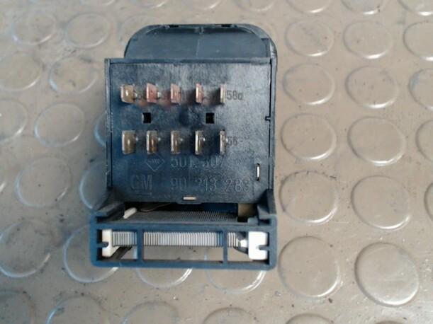 Foto: LICHTSCHALTER eines Opel Omega