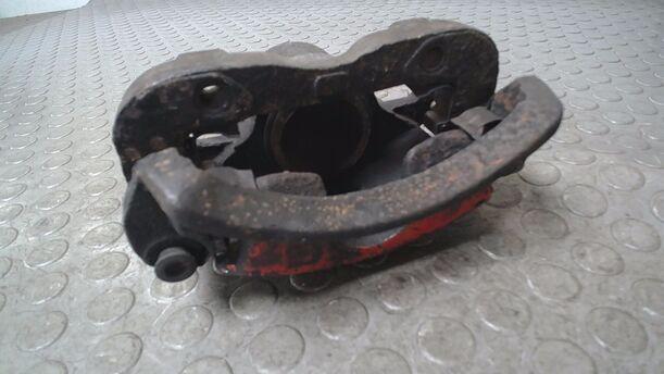 Foto: BREMSSATTEL VORN LINKS eines Nissan Primera Traveller 1.6 LX
