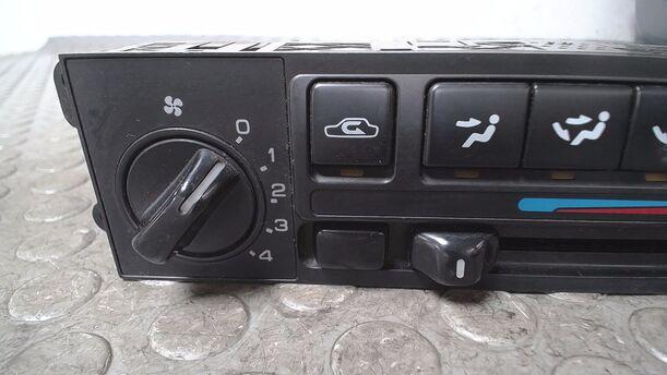 Foto: HEIZUNGSBETÄTIGUNG eines Nissan Primera Traveller 1.6 LX
