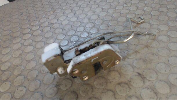 Foto: TÜRSCHLOSS VORN LINKS eines Mitsubishi Colt 1300 1.6 LX