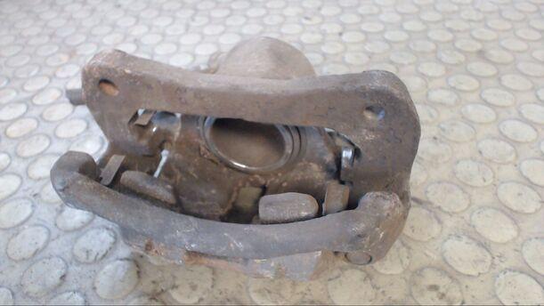 Foto: BREMSSATTEL VORN LINKS eines Mitsubishi Colt 1300 1.6 LX