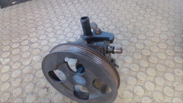 Foto: LENKGETRIEBEPUMPE eines Mitsubishi Colt 1300 1.6 LX