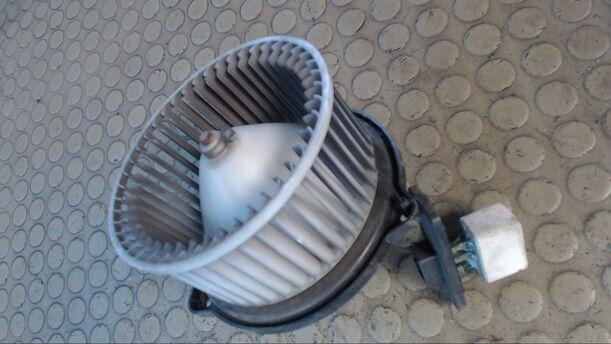 Foto: HEIZUNGSGEBLäSE eines Mitsubishi Colt 1300 1.6 LX