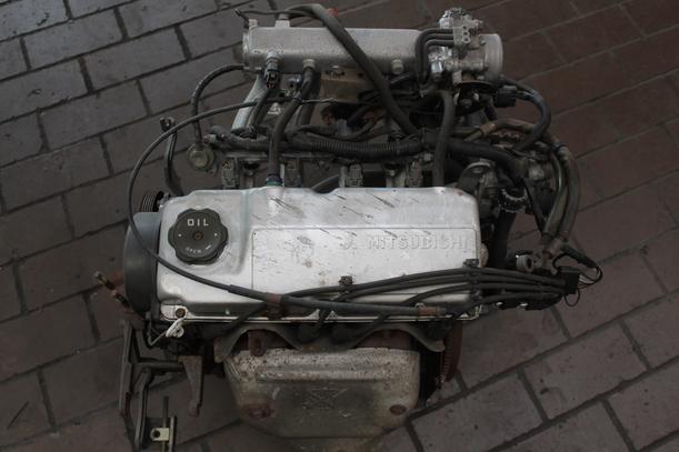 Foto: MOTOR 4G13 (Ölwanne beschädigt) eines Mitsubishi Colt 1300 1.6 LX