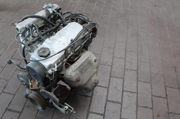 Foto: MOTOR 4G13 (Ölwanne beschädigt) eines Mitsubishi Colt 1300 1.6 LX