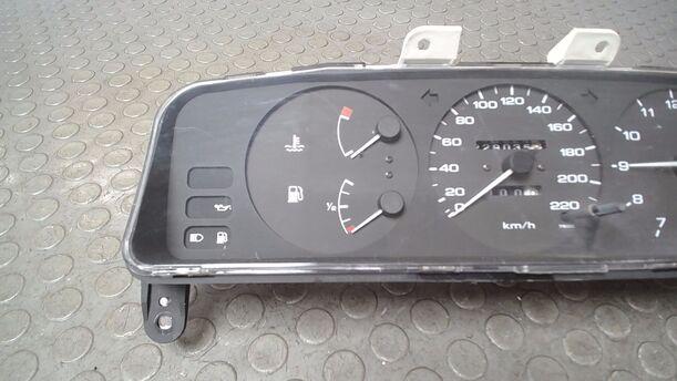 Foto: TACHOEINHEIT eines Nissan Primera Traveller 1.6 LX
