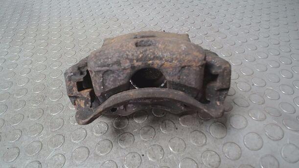Foto: BREMSSATTEL VORN LINKS eines Nissan Primera Traveller Magnus