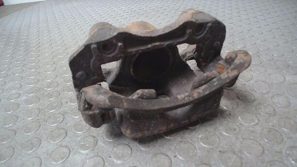 Foto: BREMSSATTEL VORN LINKS eines Nissan Primera Traveller Magnus