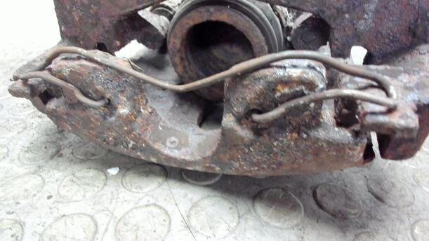 Foto: BREMSSATTEL VORN LINKS eines Ford Scorpio Turnier 1.6 LX