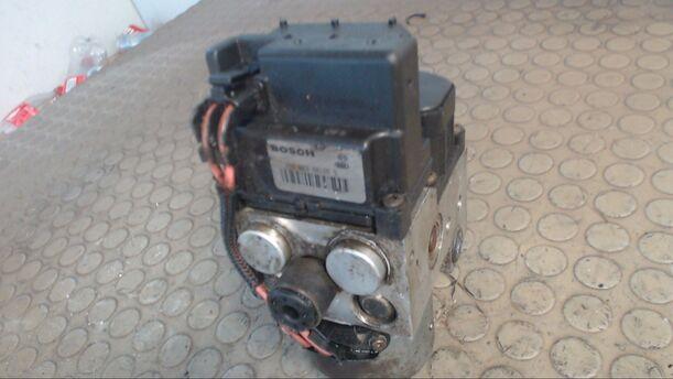 Foto: HAUPTBREMSAGGREGAT ABS eines Ford Mondeo 16V Magnus