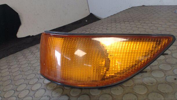 Foto: BLINKER / BLINKLEUCHTE LINKS eines Mitsubishi Colt 1300 Magnus
