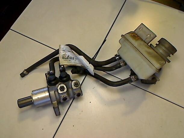 Foto: HAUPTBREMSZYLINDER eines Fiat Punto 1.2 Magnus