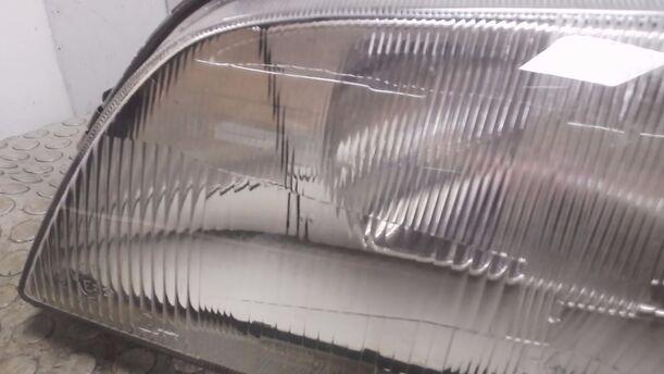 Foto: SCHEINWERFER LINKS ( BESCHÄDIGT) eines Opel Omega Caravan Magnus