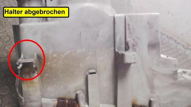 Foto: SCHEINWERFER LINKS ( BESCHÄDIGT) eines Opel Omega Caravan Magnus
