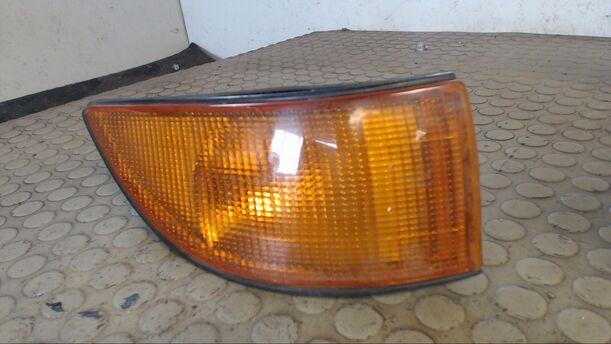 Foto: BLINKER / BLINKLEUCHTE RECHTS eines Mitsubishi Colt 1300 Magnus