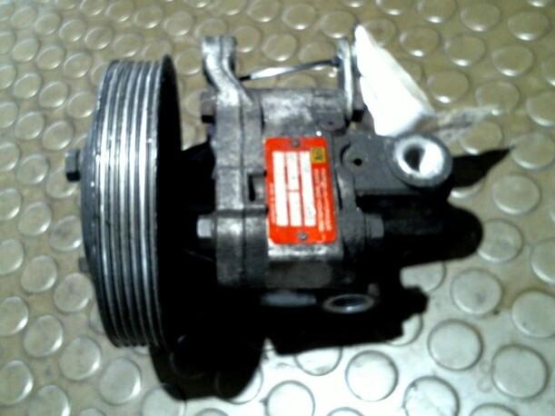 Foto: LENKGETRIEBEPUMPE eines BMW 318i