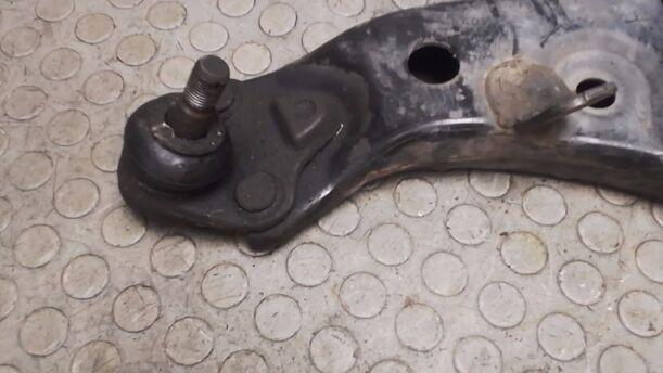 Foto: QUERLENKERVORN LINKS eines Toyota Corolla 1.4 CL