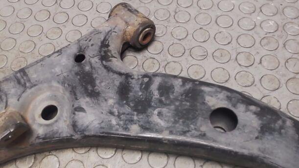 Foto: QUERLENKERVORN LINKS eines Toyota Corolla 1.4 CL