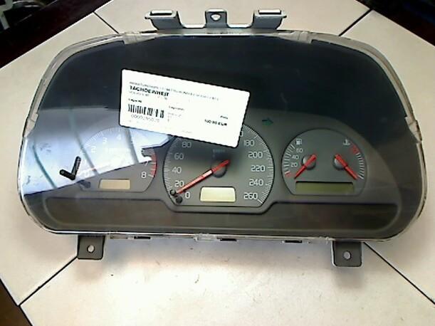 Foto: TACHOEINHEIT eines Volvo V40 1.6