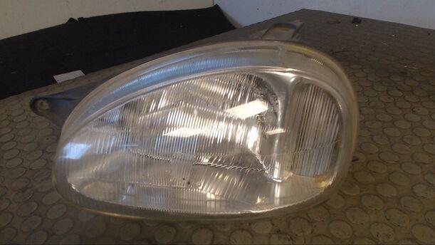 Foto: SCHEINWERFER LINKS eines Opel Corsa CL