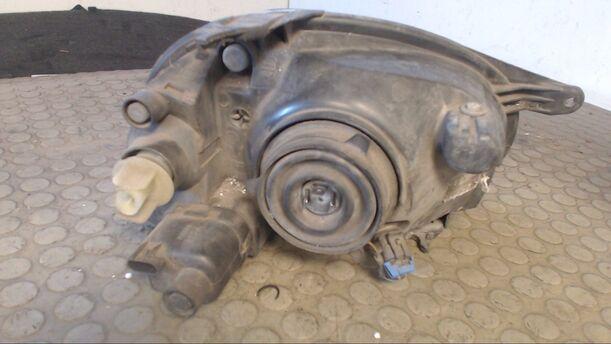 Foto: SCHEINWERFER LINKS eines Opel Corsa CL
