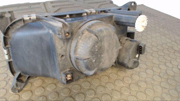 Foto: SCHEINWERFER RECHTS eines VW Passat Variant 2.0 CL