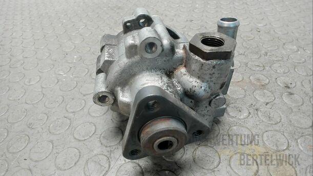 Foto: LENKGETRIEBEPUMPE eines Alfa Romeo 156 1.8 16V Twin Spark GLX