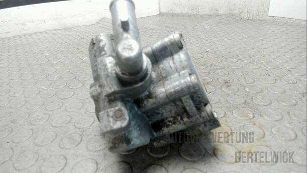 Foto: LENKGETRIEBEPUMPE eines Alfa Romeo 156 1.8 16V Twin Spark GLX