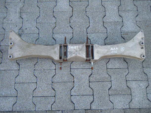 Foto: HINTERACHSBRÜCKE eines Alfa Romeo 156 1.8 16V Twin Spark GLX
