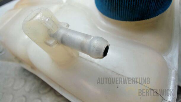 Foto: AUSGLEICHSBEHÄLTER eines Alfa Romeo 156 1.8 16V Twin Spark GLX