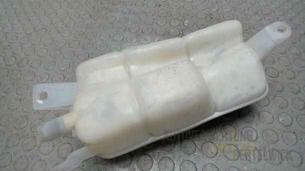 Foto: AUSGLEICHSBEHÄLTER eines Alfa Romeo 156 1.8 16V Twin Spark GLX
