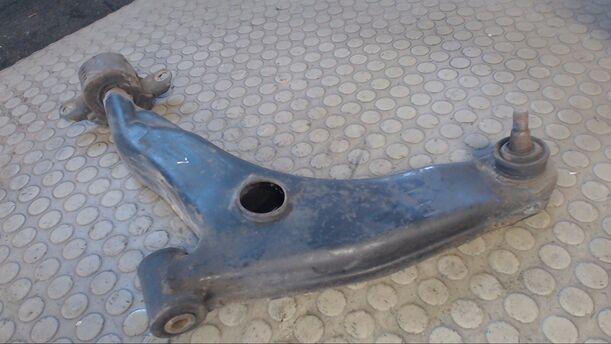 Foto: QUERLENKER UNTEN VORN LINKS eines Mitsubishi Carisma 1600 GLX